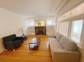 The Celi House - 2 bedroom bath house 10min Downtown & Airport near Cleveland Clinic Fairview